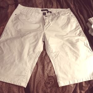 Bandalino Riley White Bermuda Shorts Size 10p